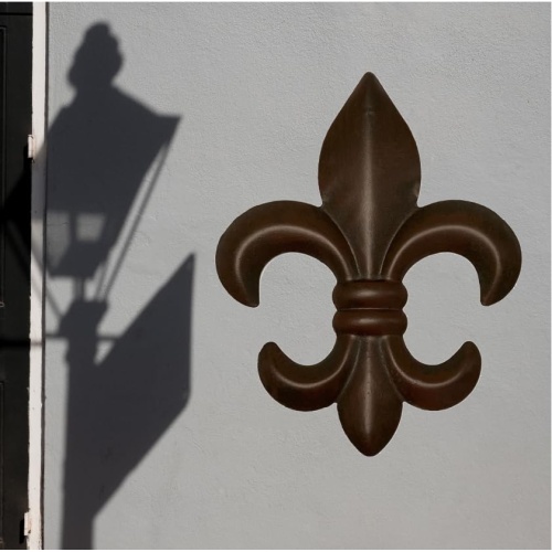 Top Brass 6" Metal Fleur De Lis Wall Decor Art (3 Pack) - New Orleans Style Home Decor - Image 8