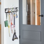 HappyHapi Key Holder for Wall Decorative, Entryway Key Hooks, Wall Mounted Key Rack with 5 Hooks, Metal Wire Mesh Basket Mail Holder, 9.8”Lx2.1”Wx4.1”H - Image 3